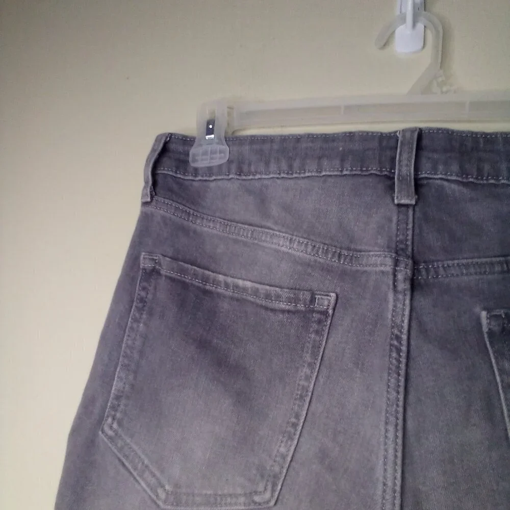 Old Navy OG Short Women 10 High Rise Distressed Roll Hem Denim Gray